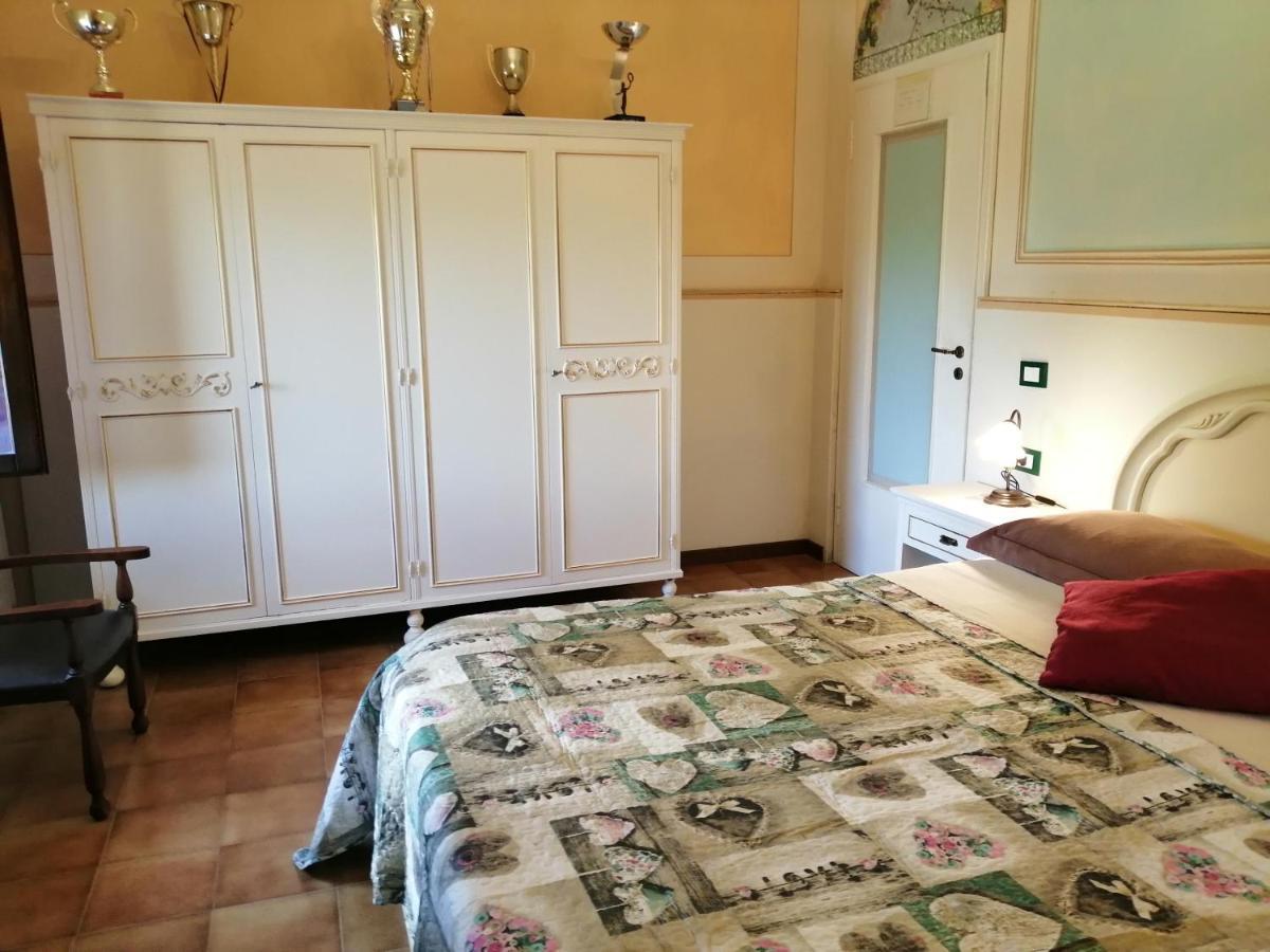 B&B San Nicola Serramazzoni ภายนอก รูปภาพ