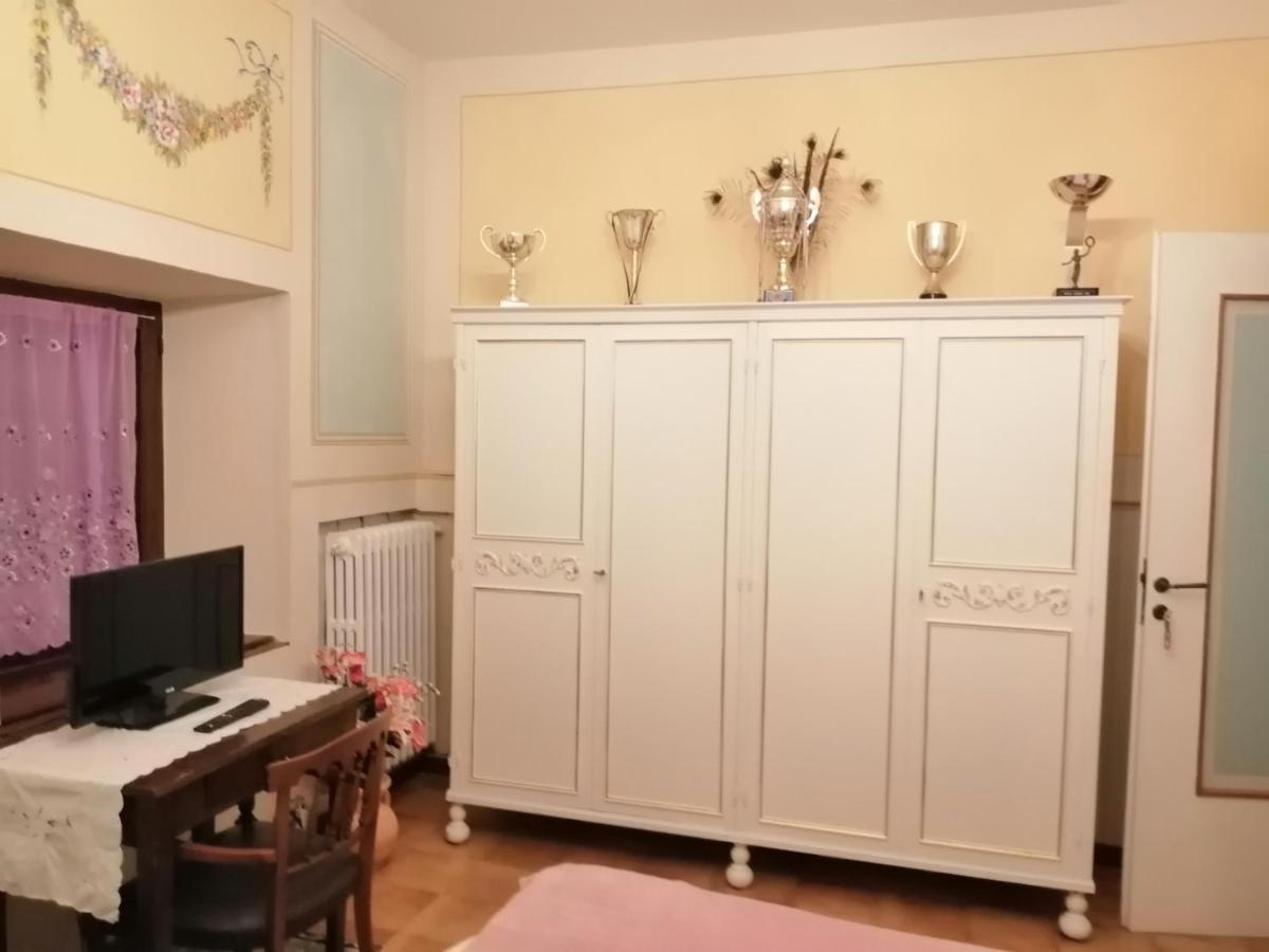 B&B San Nicola Serramazzoni ภายนอก รูปภาพ