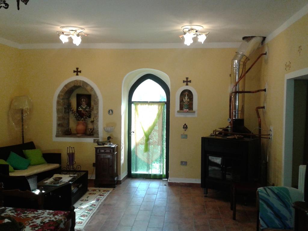 B&B San Nicola Serramazzoni ภายนอก รูปภาพ