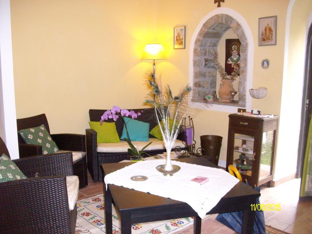 B&B San Nicola Serramazzoni ภายนอก รูปภาพ