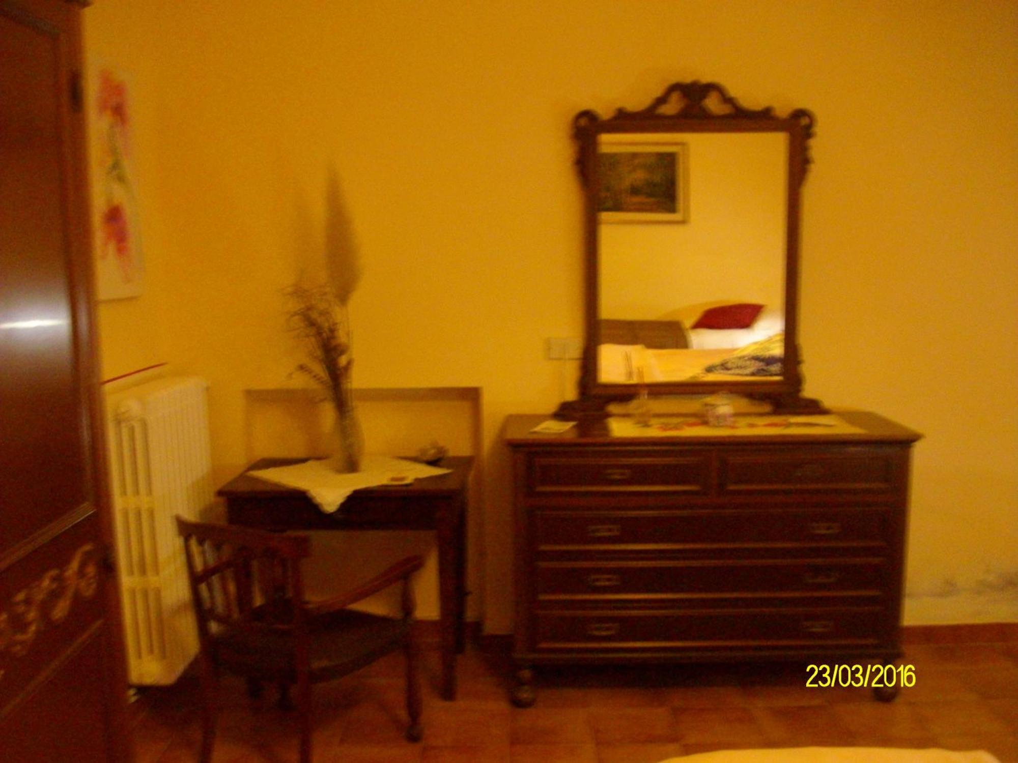B&B San Nicola Serramazzoni ภายนอก รูปภาพ