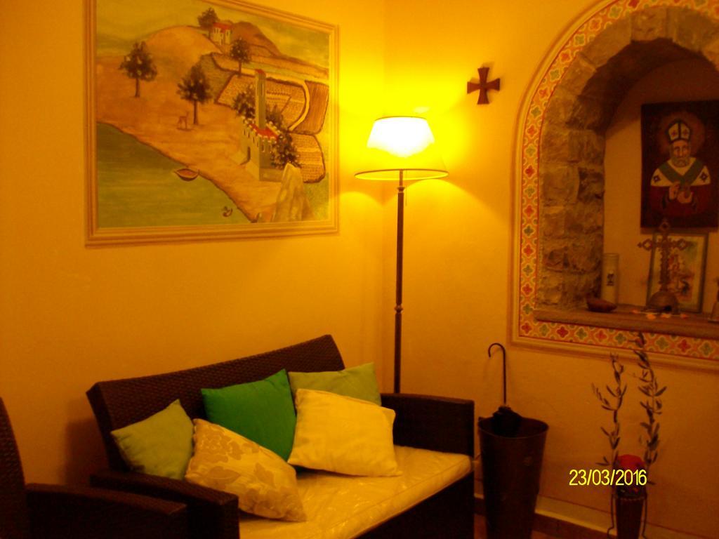 B&B San Nicola Serramazzoni ภายนอก รูปภาพ