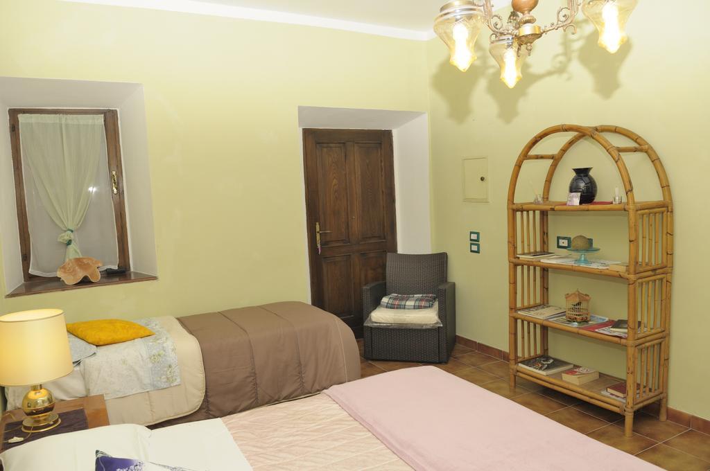 B&B San Nicola Serramazzoni ภายนอก รูปภาพ