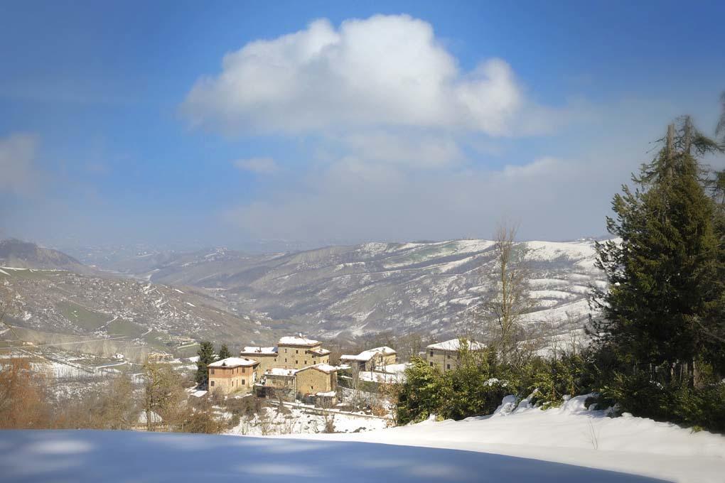 B&B San Nicola Serramazzoni ภายนอก รูปภาพ